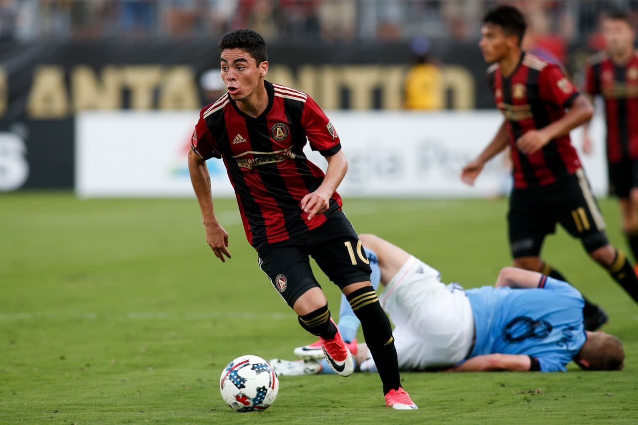El paraguayo Miguel Almirón movió los hilos del Atlanta United y además marcó un doblete para doblegar de manera contundente a New York City FC, que unas semanas antes los había derrotado.
