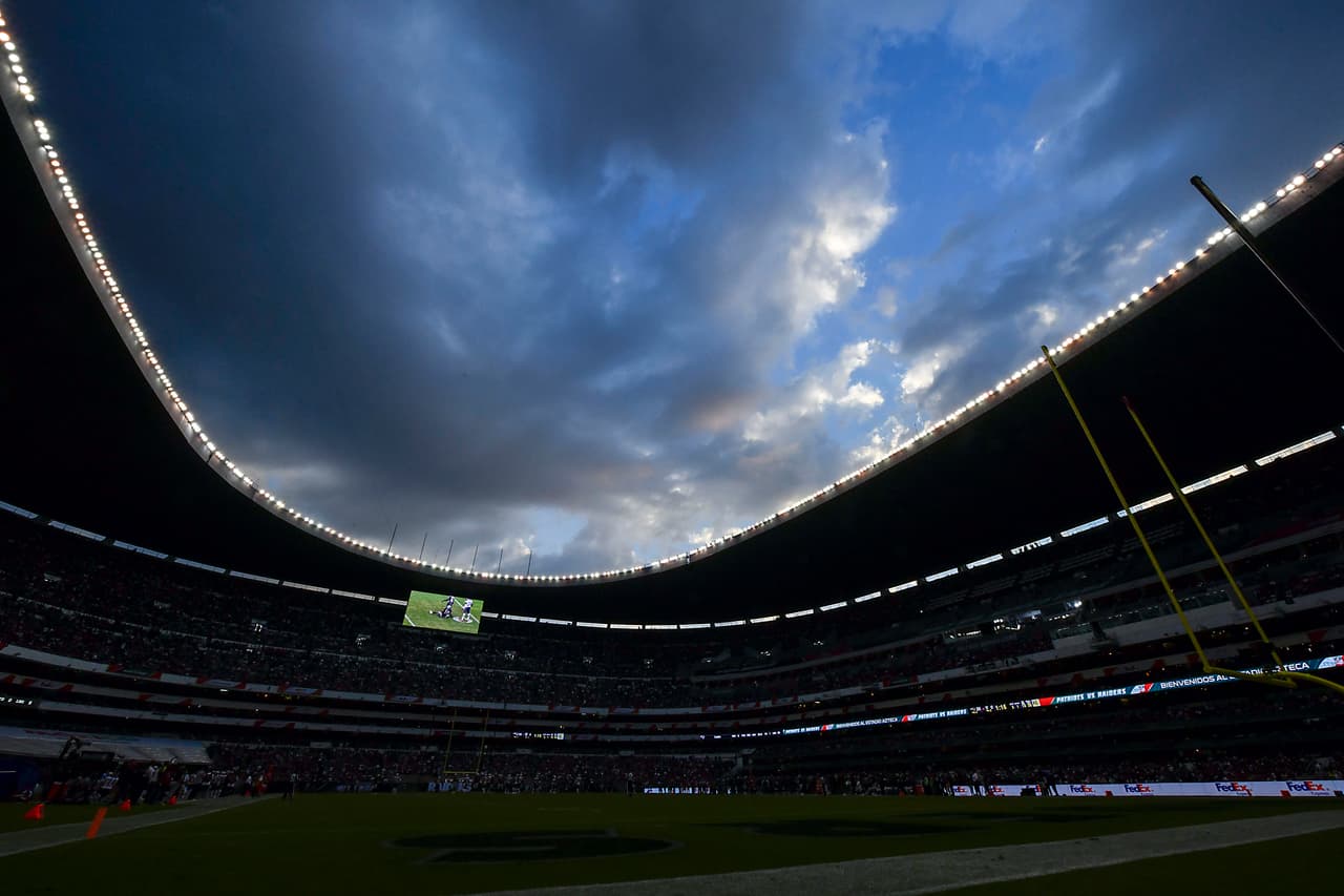 Y es así como la NFL, sumando toda una serie de sucesos que fueron apilándose como las montañas de hojas en los escritorios de las oficinas gubernamentales, dijo no va el MNF en CDMX.