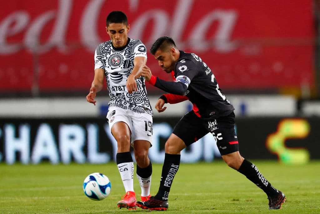 Tras la expulsión de Angulo (26’), los rojinegros jugaron con 10 hombres gran parte del cotejo. Henry Martin (39’) abrió el marcador desde el manchón penal. Hacia el final del juego, apareció Richard Sánchez (90+4’) para sellar el resultado. En la J8, América recibirá al Pachuca, mientras que Atlas visitará Toluca.