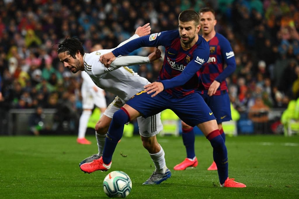 Isco Alarcón intentó meterla al ángulo de Ter Stegen, pero el arquero alemán salva su portería.