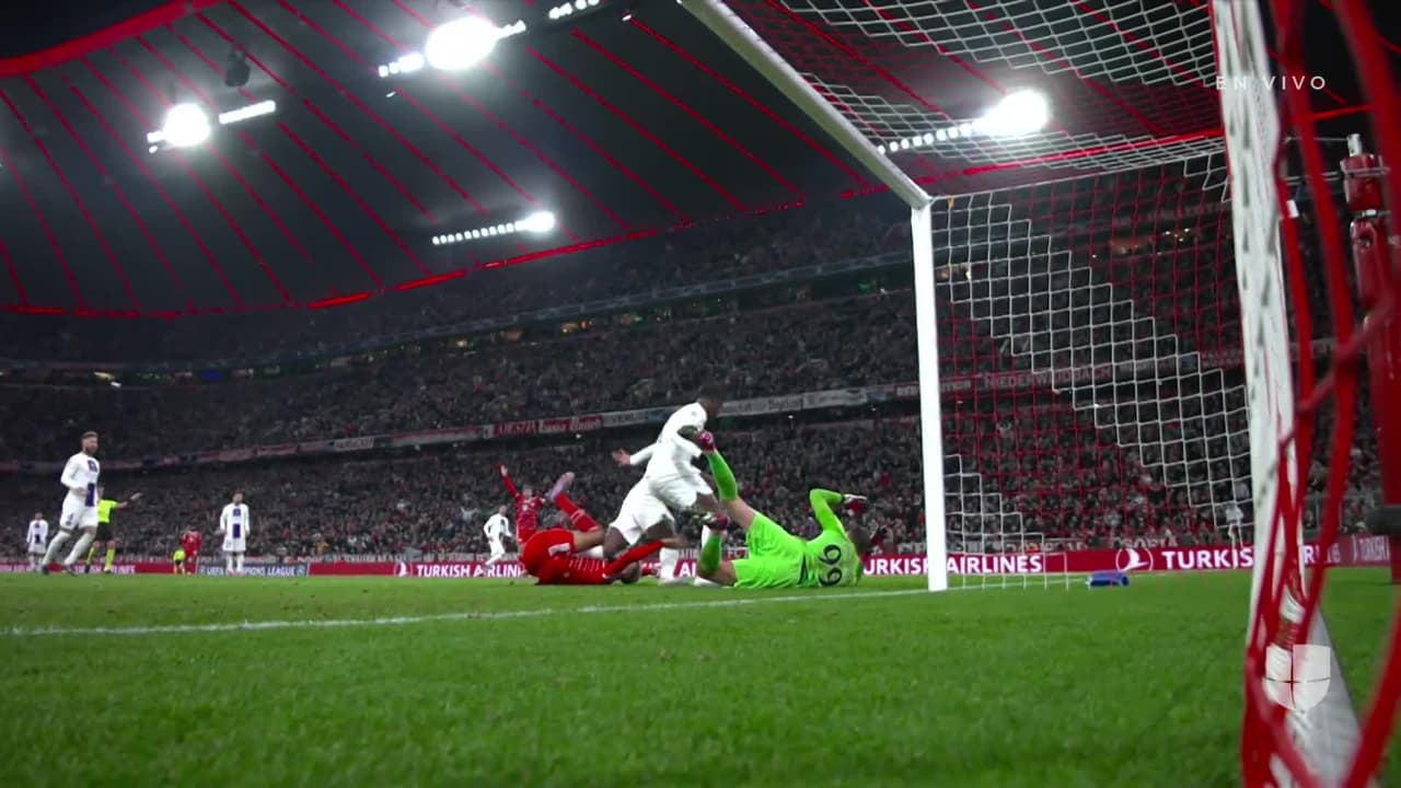 ¡GOL!  anota para FC Bayern München. Eric Choupo-Moting