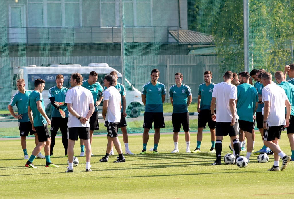 Alemania viene con la etiqueta de favorito clásico por ser el campeón vigente del mundo. La gran presión será en Rusia 2018 refrendar esa categoría ante potencias como Brasil o Francia.