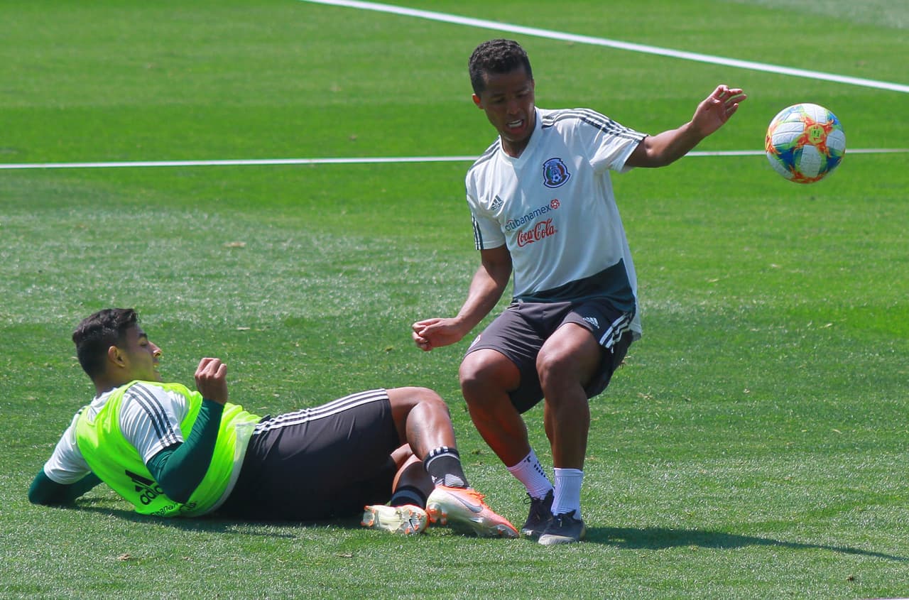 La Selección Mexicana de fútbol continuó con su preparación de cara a su primer duelo de la Copa Oro de la Concacaf que se realizará el próximo 15 de junio en el Rose Bowl de Pasadena, California, ante la Selección de Cuba en el debut de Gerardo 'tTata' Martino en una competencia internacional oficial al mando del Tricolor. Así se prepararon hoy los seleccionados.