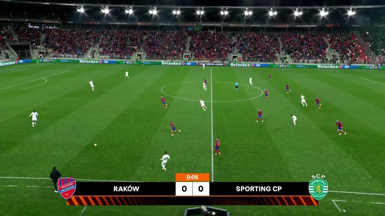 Arranca el partido y la pelota está en juego.