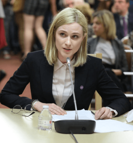 Fue en 2018, cuando se presentó frente al Congreso de Estados Unidos, junto con otras mujeres, para pedir un cambio en la ley que ampare a todas las mujeres del país.