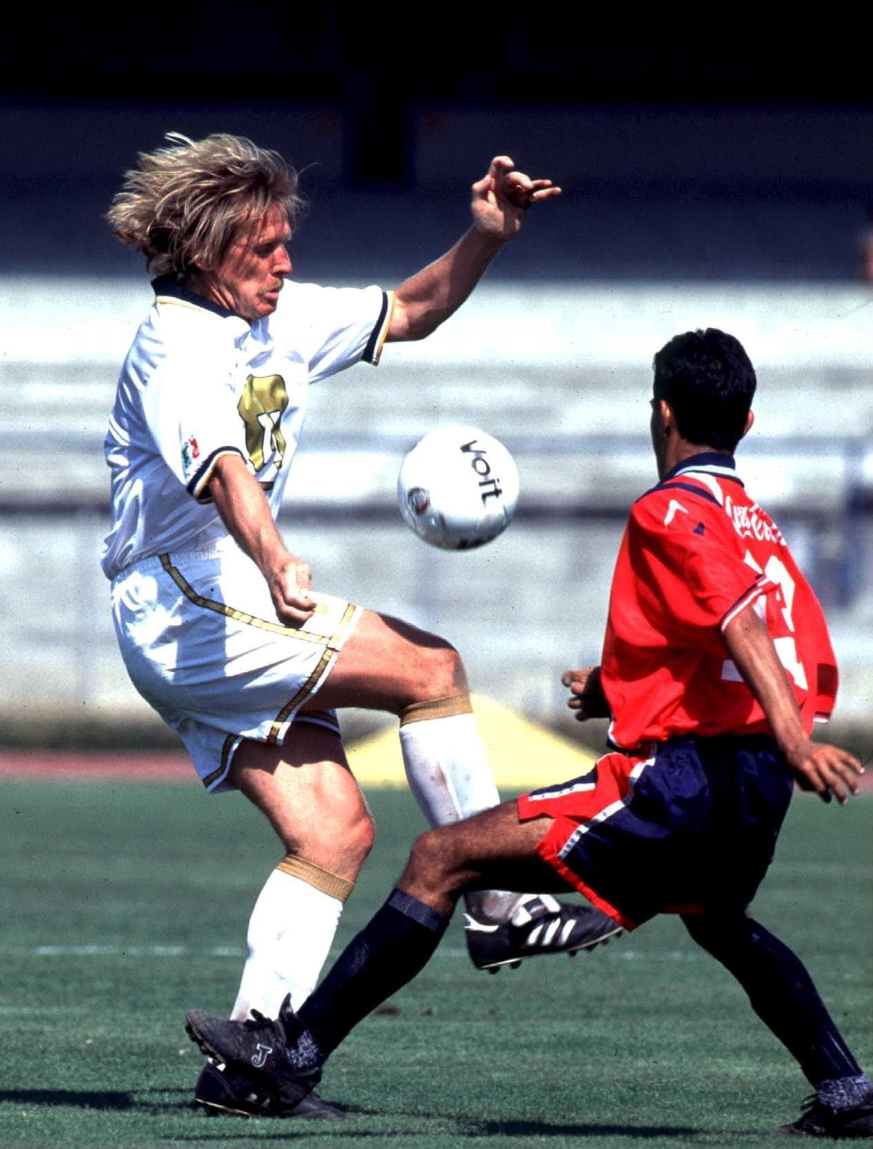 El alemán 
<b>Bernd Schuster </b>llegó a los Pumas con un gran cartel luego de su paso por Real Madrid y Barcelona en el fútbol español. Tras solo nueve partidos en México decidió retirarse como profesional.