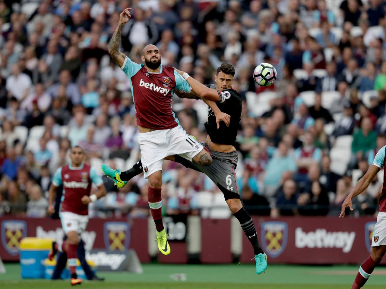 2016-2017: el italiano Simone Zaza jugó 11 partidos sin celebrar goles suyos. Estaba prestado por la Juventus y prefirió irse a media temporada al Valencia de España.