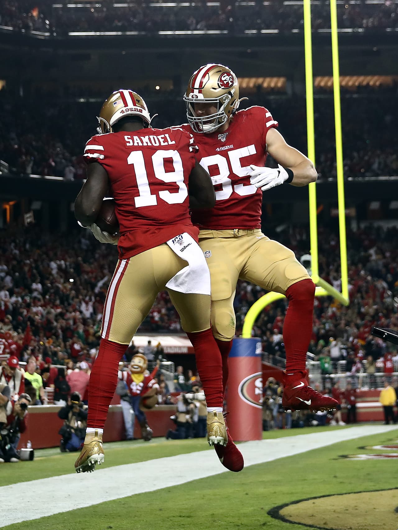¿Receptores desaparecidos? Entre Deboo Samuel (5 rec. - 0 TD), Kendrick Bourne (4 rec. - 1 TD), George Kittle (4 rec. 0 TD) y Emmanuel Sanders (2 rec. - 0 TD) solo suman 15 recepciones y 1 touchdown.