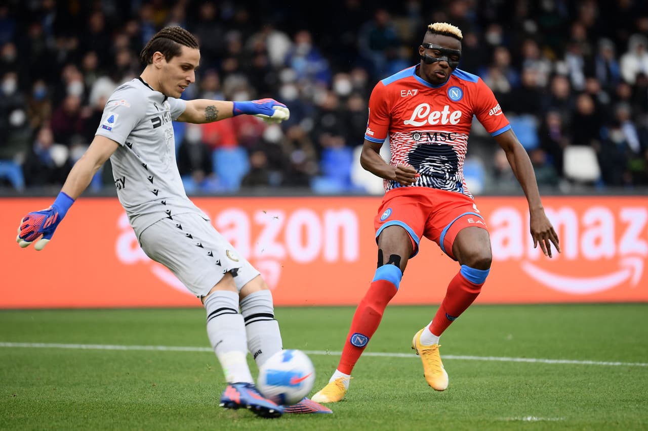 Napoli le remontó 2-1 al Udinese con un doblete de Victor Osimhen en la Jornada 30.