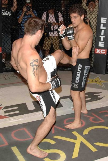 #5 Nick Díaz: experto en boxeo y jiu-jitsu brasileño, ha enfrentado a grandes luchadores en diversos torneos como: Strikeforce, UFC, EliteXC, Pride, Dream, etc. Su debut dentro de las MMA fue el 31 de agosto de 2001 en el IFC Warriors Challenge 15 en Oroville, California, donde derrotó por sumisión a Mike Wick.