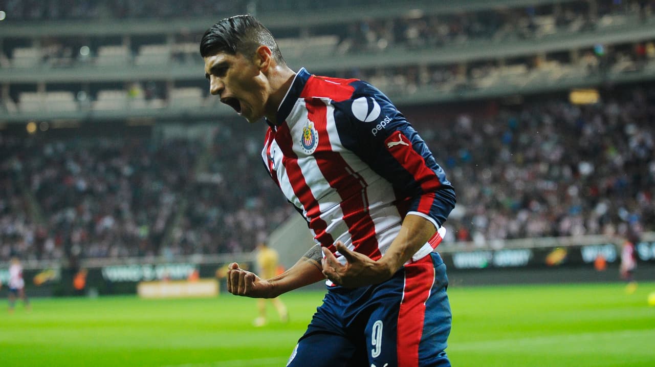 Alan Pulido of Guadalajara celebrates after scoring against Pumas in their Mexican Clausura 2017 tournament football match at Chivas stadium on January 7, 2017 in Guadalajara, Mexico / AFP / HECTOR GUERRERO (Photo credit should read HECTOR GUERRERO/AFP/Getty Images)