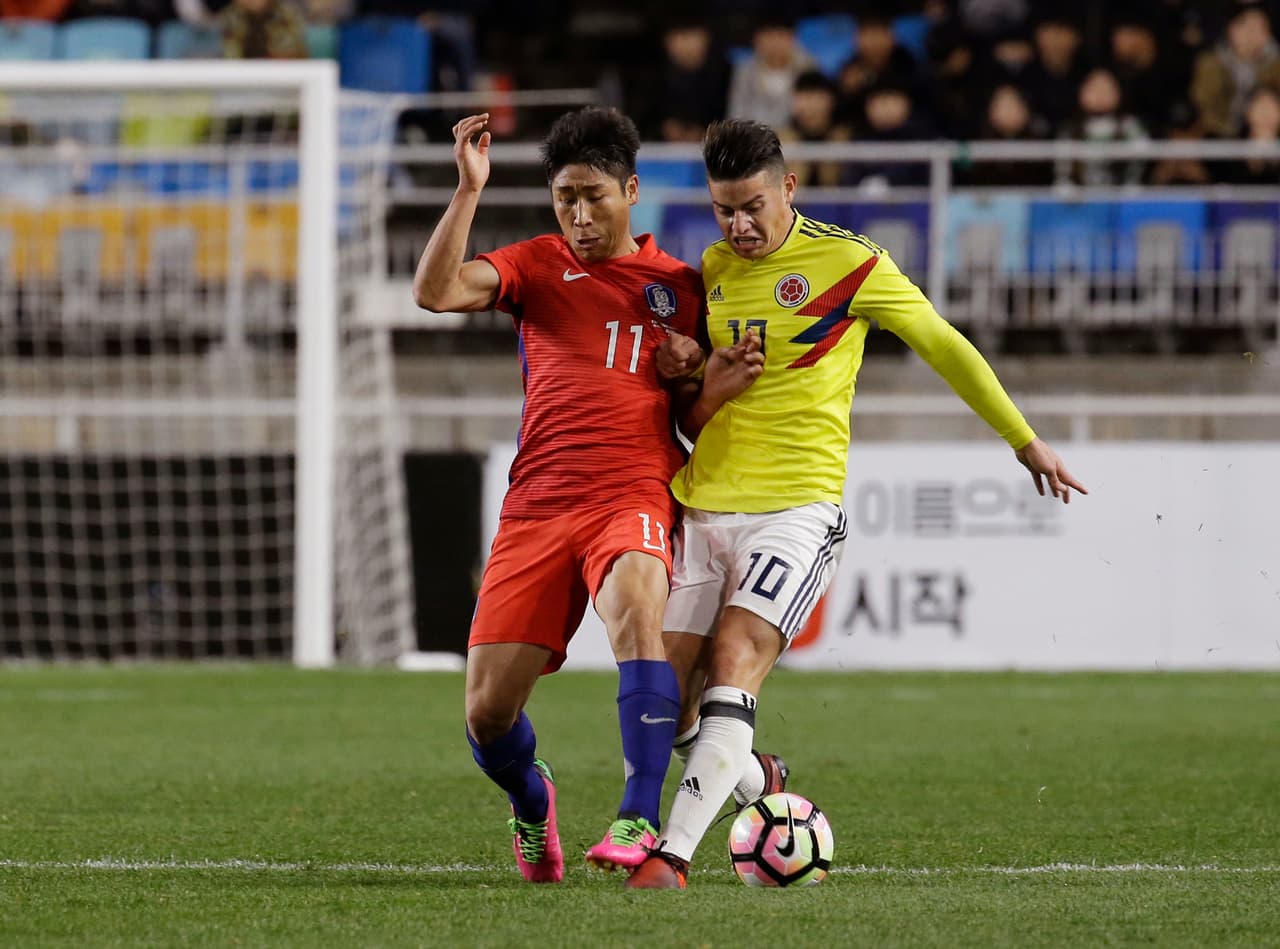 Por su parte, James Rodríguez era uno de los pocos jugadores titulares de Colombia en cancha, pero se vio absorvido por la agilidad de los surcoreanos.