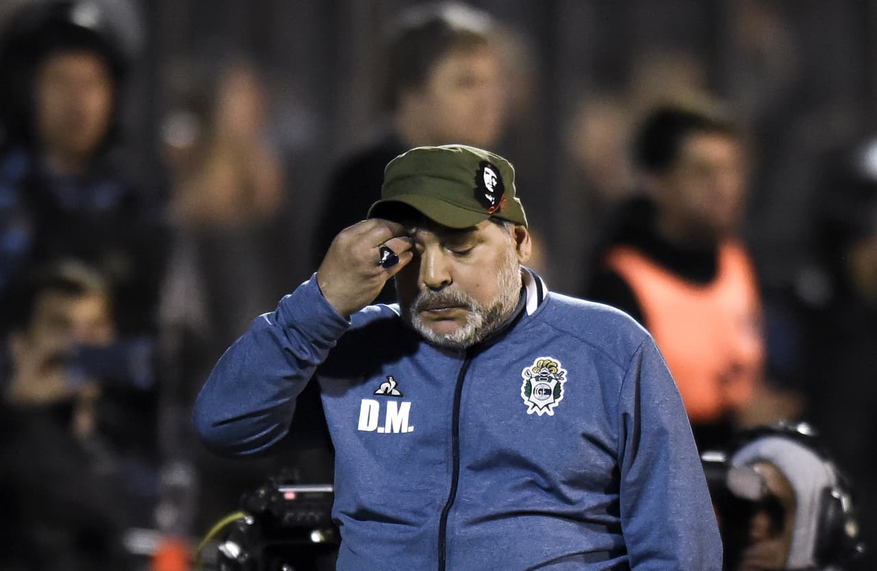 El Diego se va resignado luego de la derrota de sus dirigidos y la poca o nula peligrosidad que genera su equipo.