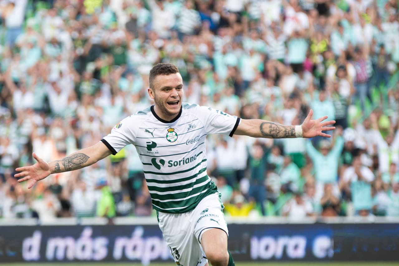 Jonathan Rodríguez abrió el marcador al minuto 75. Sólo tuvo que empujar el balón tras un error de Tiago Volpi.