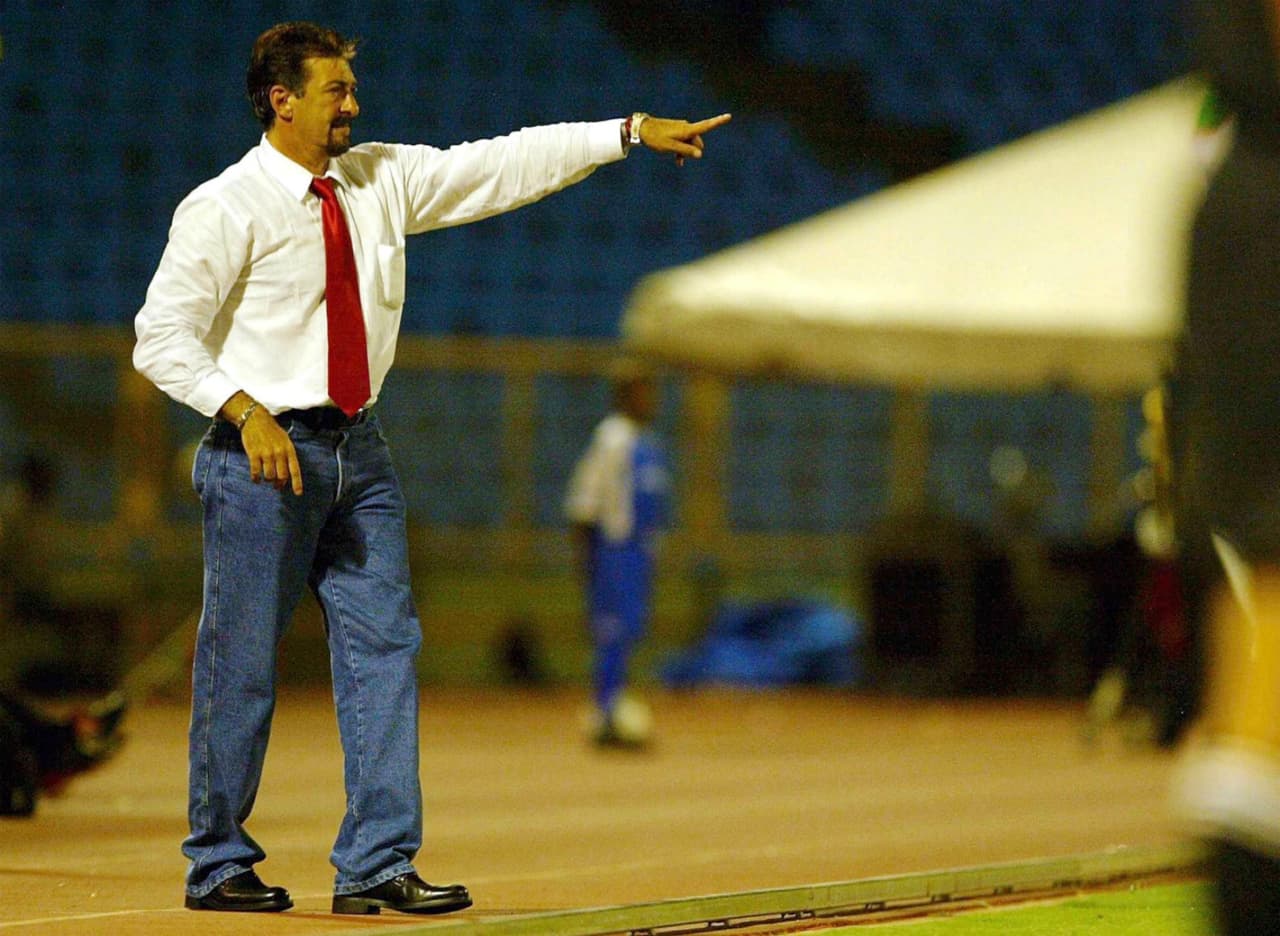 Ricardo Lavolpe llevó a la selección de México al hexagonal y allí la puso en el segundo lugar con los mismos 22 puntos que Estados Unidos, líder, pero con menor diferencia de gol.