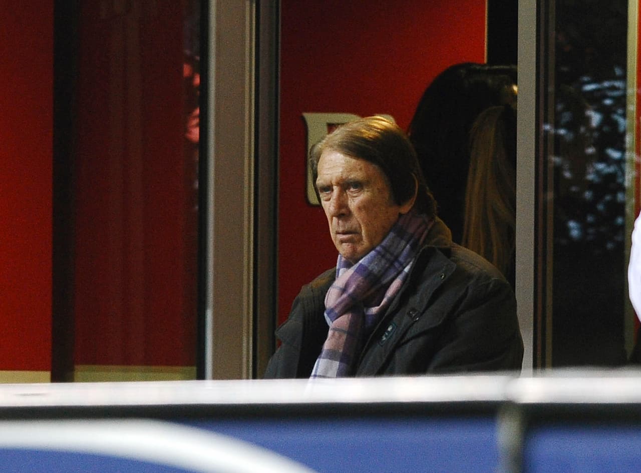 Reconocido por su trayectoria exitosa, Cesare Maldini no fue recriminado por poner a jugar a Paolo, que se convirtió en una leyenda viva de Milán y figura clave de Italia en la defensa.