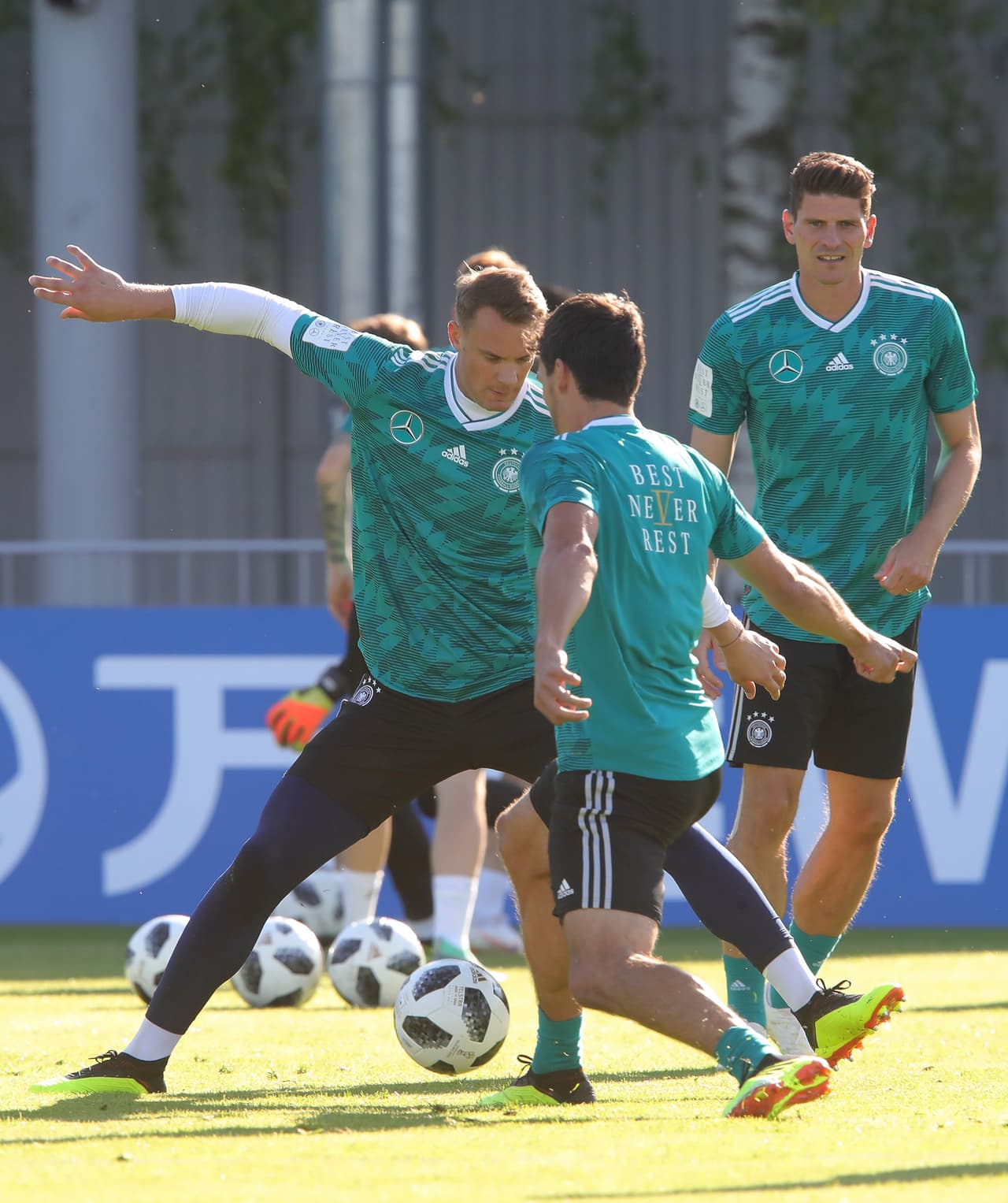 Sin duda la preparación y exigencia de Manuel Neuer indica que será el titular para el partido contra el 'Tri'.