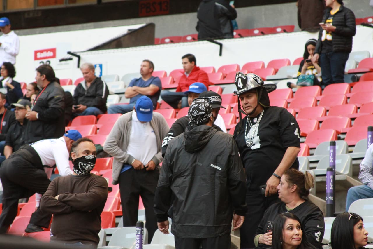 Miles de aficionados y apasionados de la NFL se dieron cita en el estadio Azteca para presenciar el duelo de Monday Night entre Raiders y Texans.