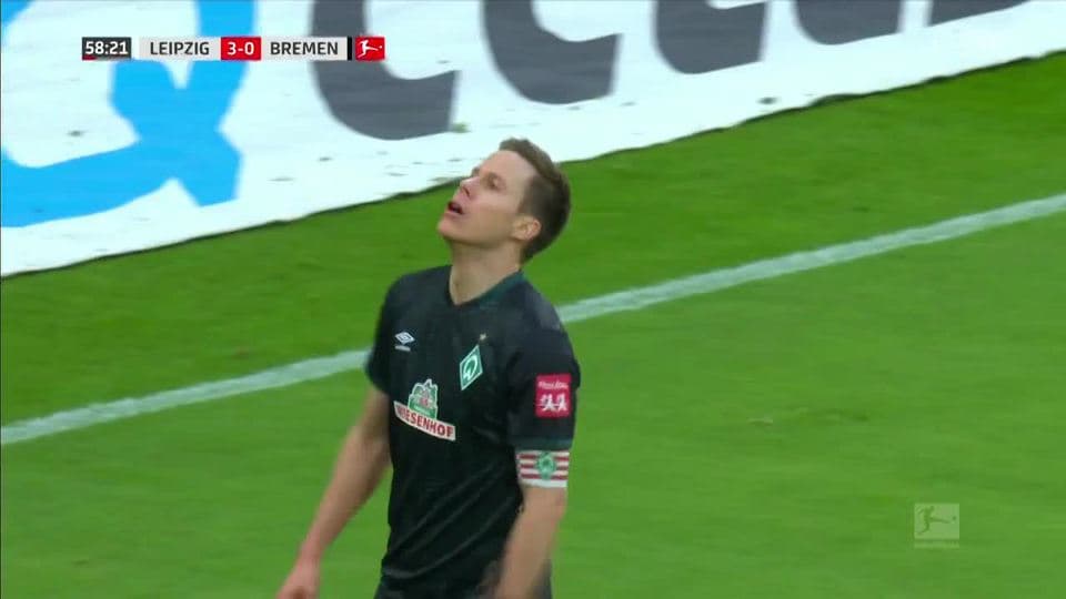 Tiro desviado de Niklas Moisander