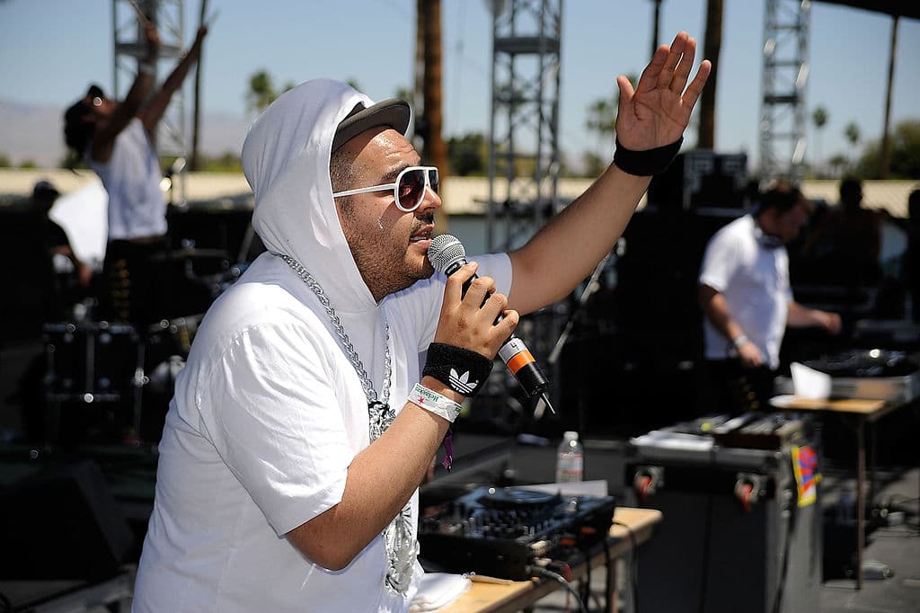 El Instituto Mexicano del Sonido, junto con la Perla y Gera MX, harán la versión de ‘Sad But True’.