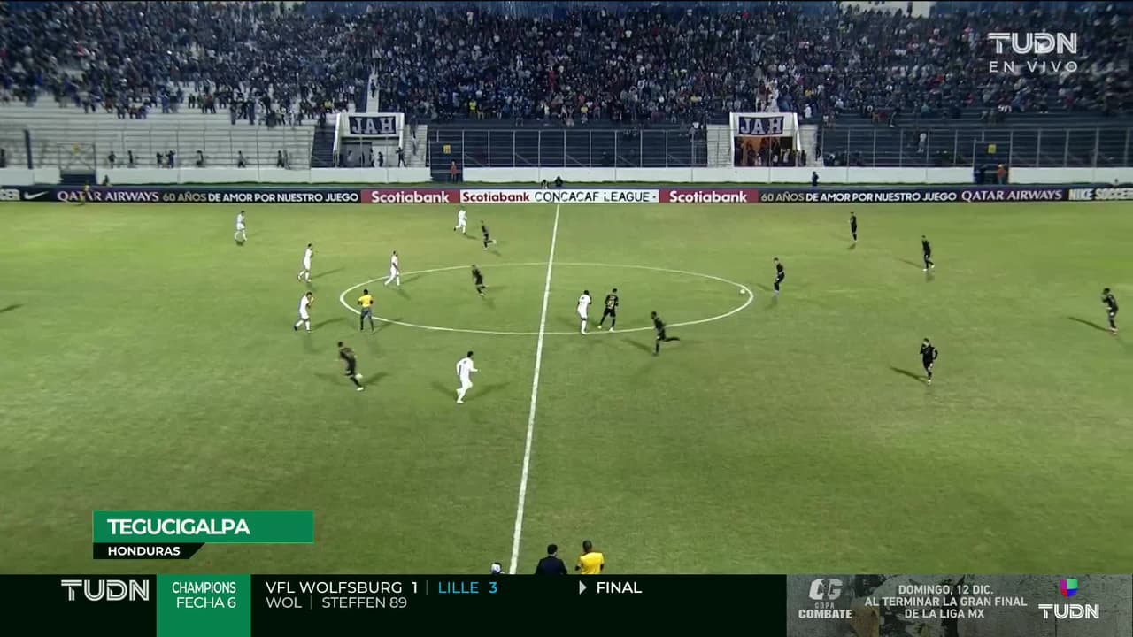 Arranca el partido y la pelota está en juego.