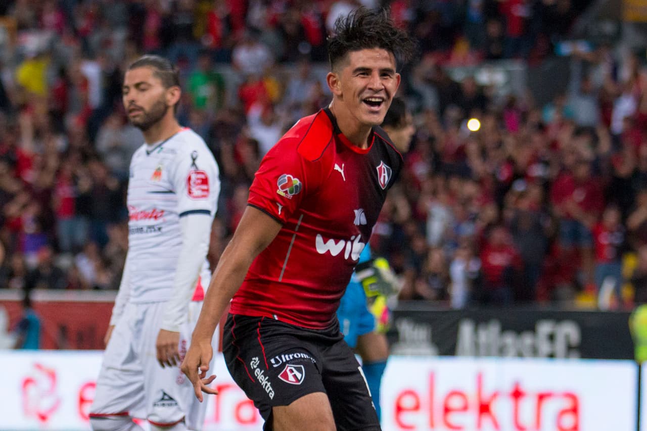 Guadalajara, Jalisco, 28 de enero de 2017. Jair Barraza en festejo de gol, durante el partido correspondiente de la jornada 4 del torneo Clausura 2017 de la Liga Bancomer MX, entre los Rojinegros del Atlas y Monarcas Morelia, celebrado en el estadio Jalisco. Foto: Imago7/ Sandra Bautista