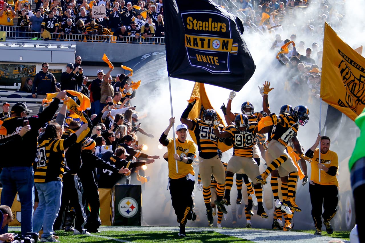 Gran duelo divisional vivieron los Bengals vs. los Steelers, donde Cincinnati mantuvo el invicto al amargar el regreso de Roethlisberger a Pittsburgh 16-10. Checa las mejores tomas de este partido.