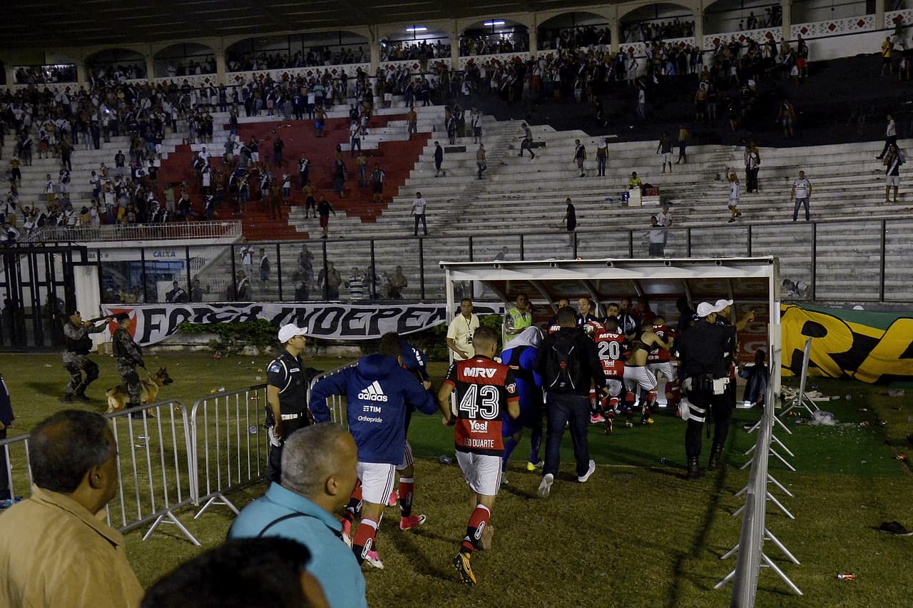 La policía militarizada de Brasil tuvo que intervenir para apaciguar los ánimos.