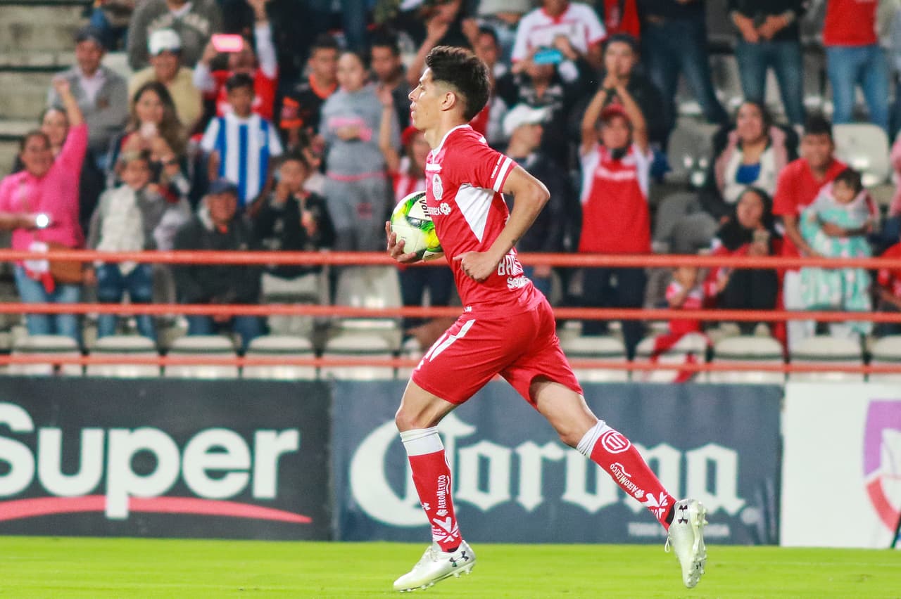Al minuto 53 se presentó una falta en el área de los locales y Pablo Barrientos pateó con fuerza al centro de la portería y acortó distancias pero los mexiquenses aún perdían 3-2.