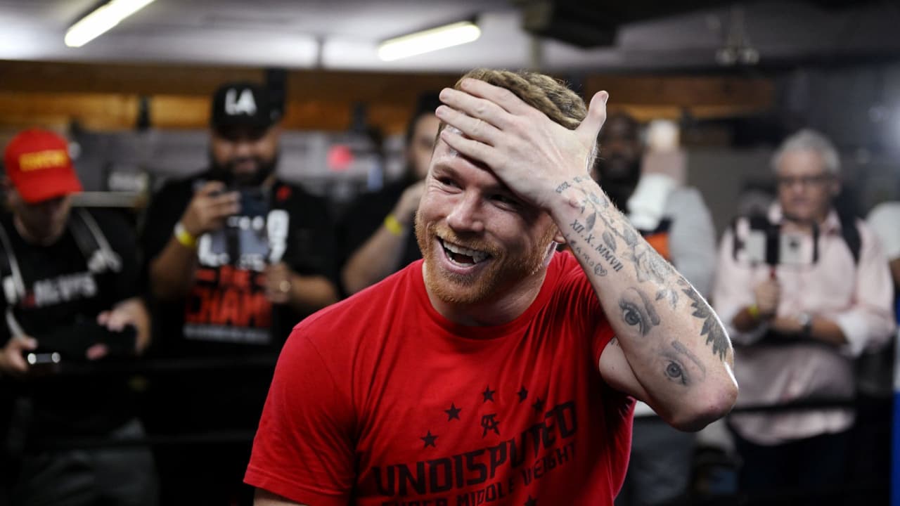 'Canelo' Álvarez tira litros de sudor al finalizar su entrenamiento