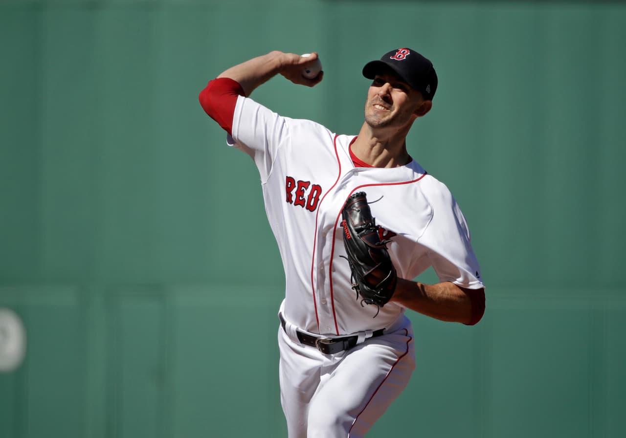 Matt Barnes (3-1) lanzó una novena entrada en blanco para llevarse el triunfo. El abridor Rick Porcello (foto) estaba en posición de ganar hasta que Texas empató en la octava.