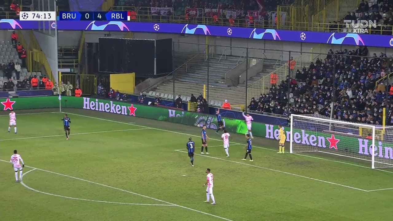 ¡TIRO ATAJADO! disparo por André Silva.