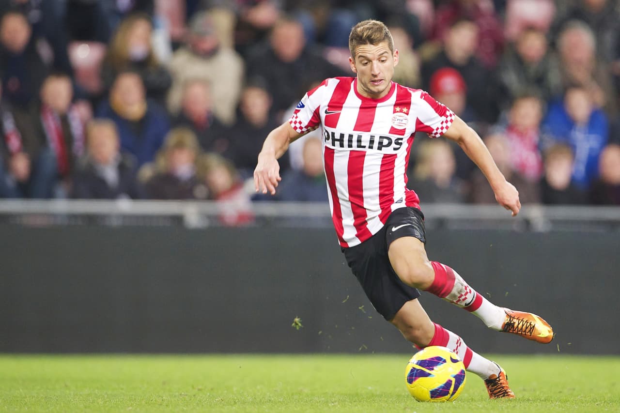 Mertens, compañero del “Chuky” Lozano, también jugó en el PSV, en las campañas 2011-12 y 2012-13, marcó 45 goles en total, cuatro en Champions, como Hirving.