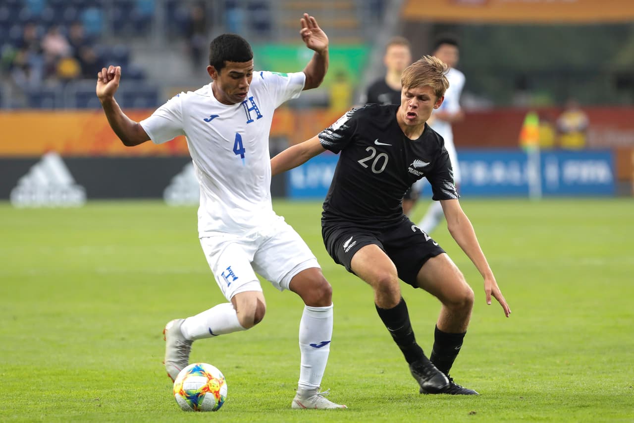En el Grupo C una nerviosa selección de Honduras pagó las consecuencias de su mal juego y cayó goleada en Lublin por 5-0 ante Nueva Zelanda.