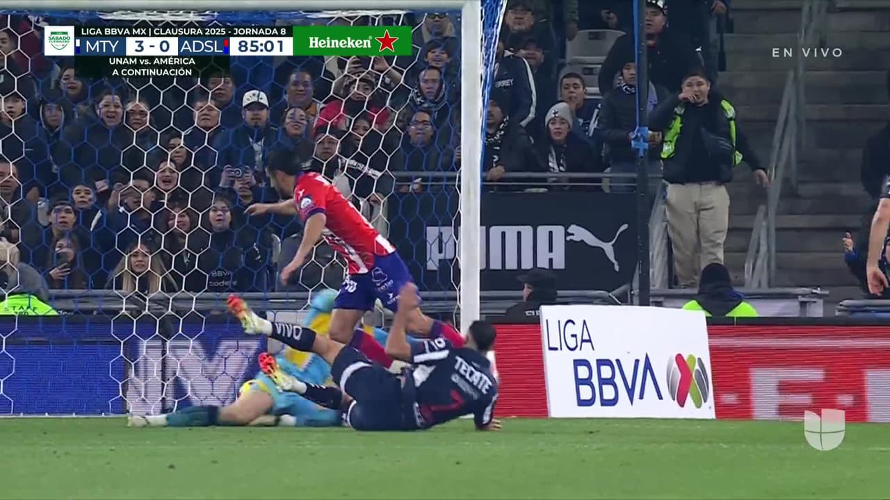 ¡TIRO ATAJADO! disparo por Fidel Ambríz.