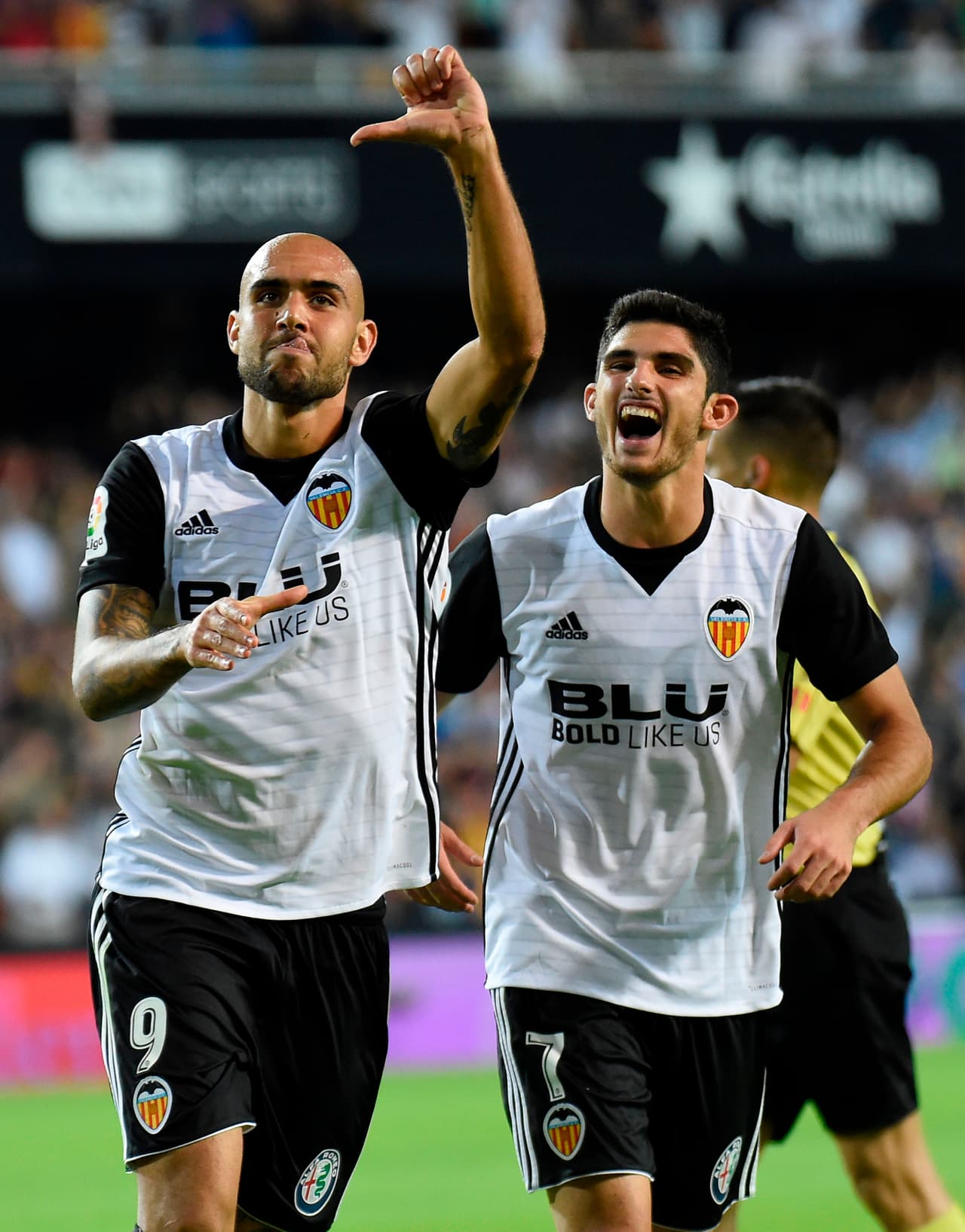 De los Hammers, Zaza salió rápidamente y recaló en el Valencia. En la primera temporada solo puso 6 goles en 20 juegos, pero en la presente ya lleva 8 en 9 partidos.