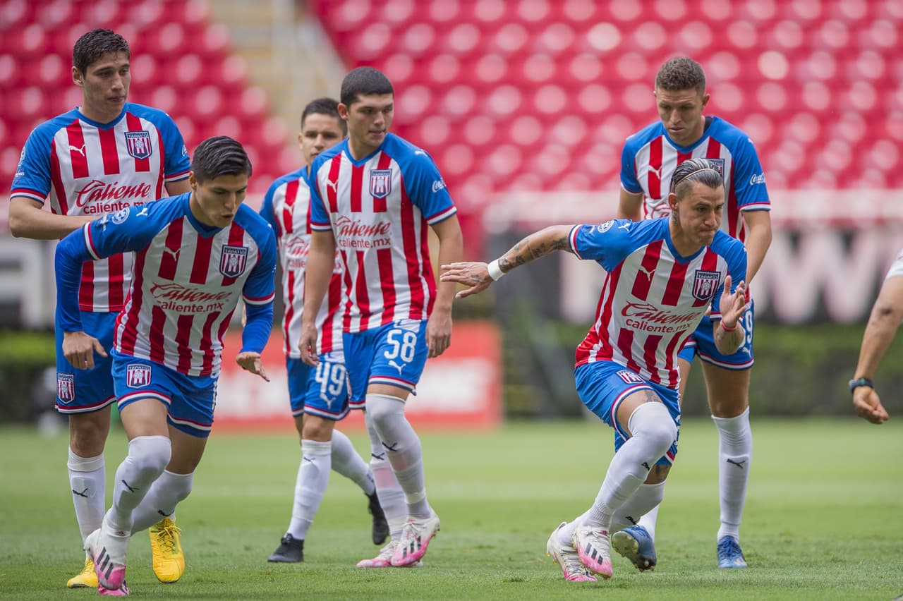 'Chicote' Calderón y Ronaldo Cisneros ayudan a formación de jugadores del Tapatío