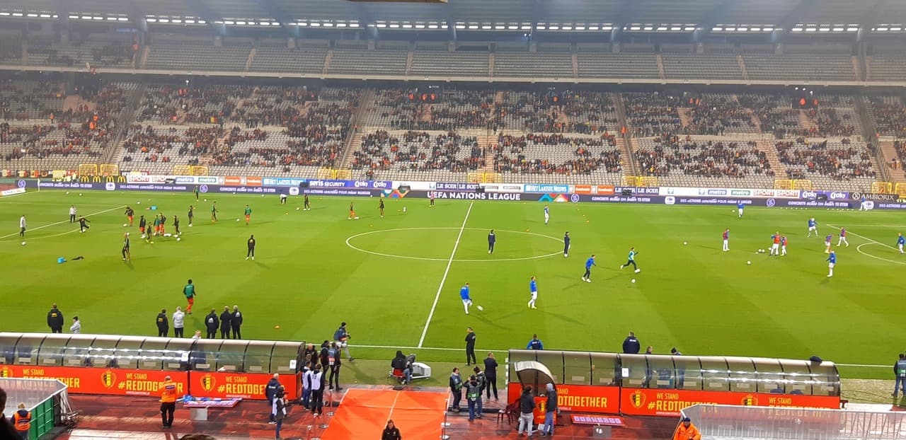 Poco a poco se iban llenando las sillas en el estadio para vivir este partido.