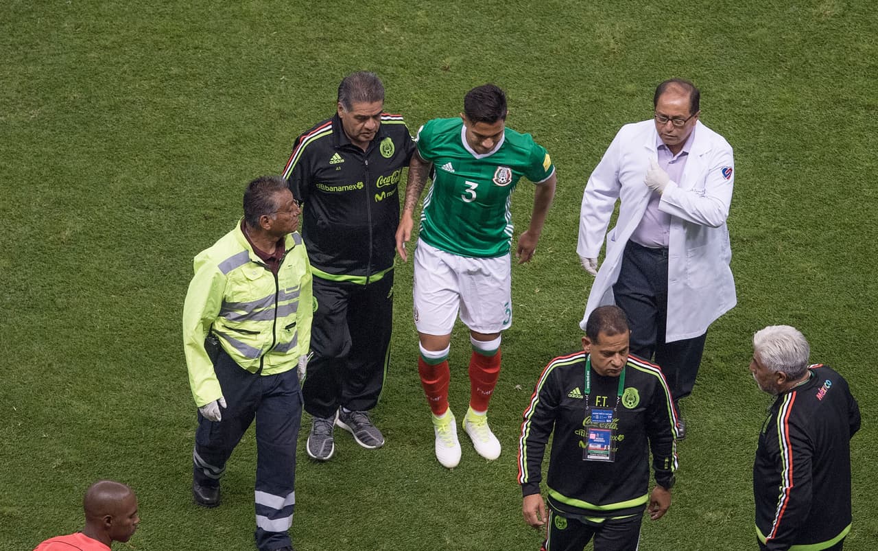 Carlos Salcedo salió de cambio al minuto 54. Desde el primer tiempo se dolió por un golpe en el muslo que a la postre lo obligó a abandonar el encuentro.