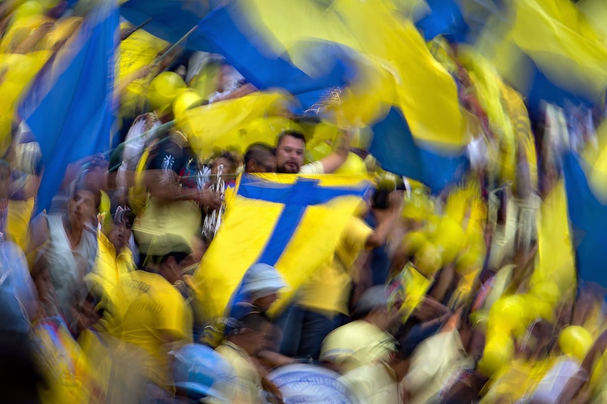 Los aficionados del América llegaron en gran número al Azteca con la ilusión de conseguir la remontada después de caer por 4-1 en la ida ante Santos Laguna. Familiares y amigos se reunieron desde la previa viviendo un ambiente muy colorido.
