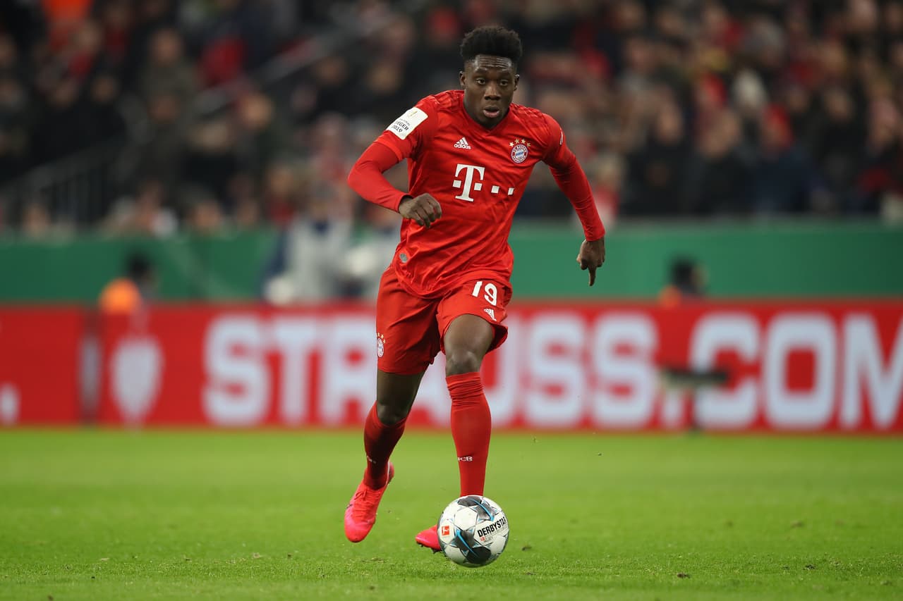 El United omitió 40 informes que le sugerían a Alphonso Davies


