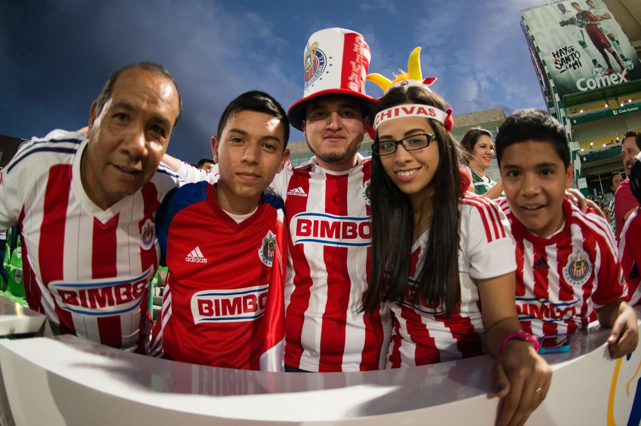 Así se vivió el colorido de la afición en la Jornada 17 del Clausura 2016, con los seguidores a lo largo de los estadios de la Liga MX