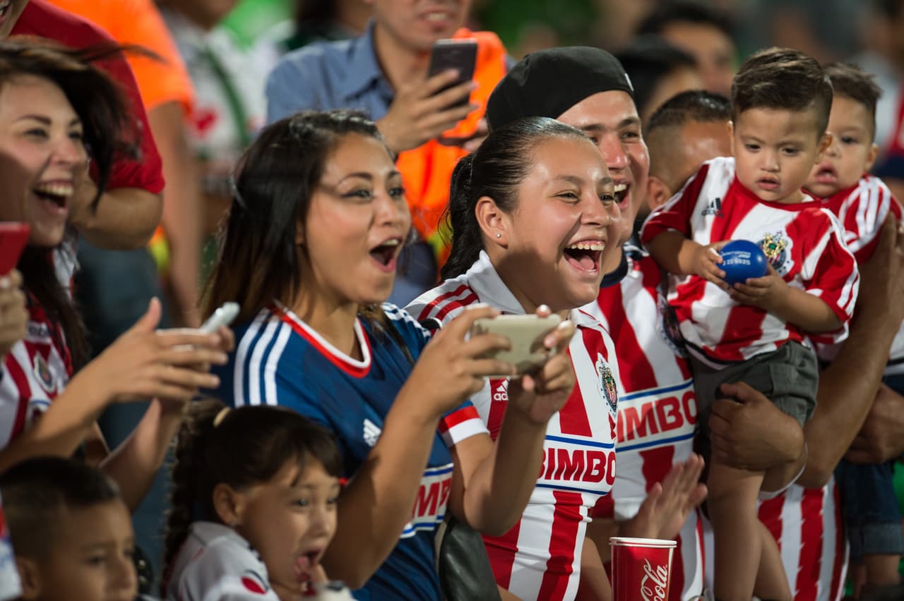 Así se vivió el colorido de la afición en la Jornada 17 del Clausura 2016, con los seguidores a lo largo de los estadios de la Liga MX