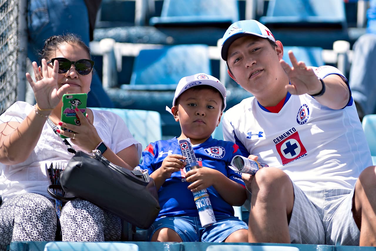 Así se vivió el colorido de la afición en la Jornada 17 del Clausura 2016, con los seguidores a lo largo de los estadios de la Liga MX