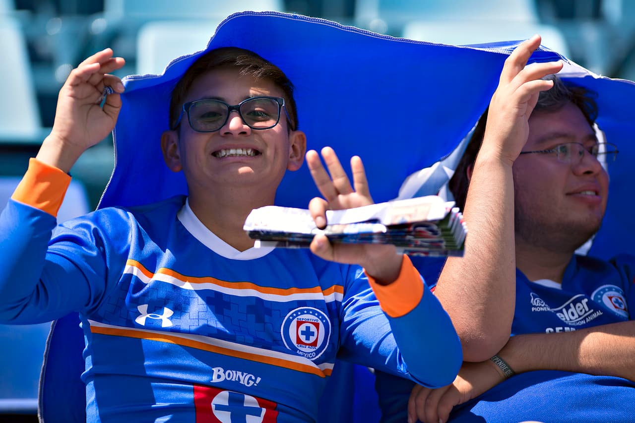 Así se vivió el colorido de la afición en la Jornada 17 del Clausura 2016, con los seguidores a lo largo de los estadios de la Liga MX