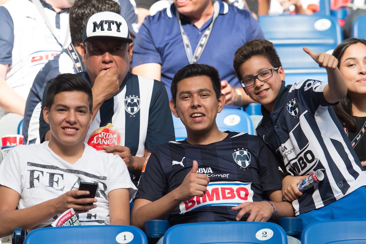 Así se vivió el colorido de la afición en la Jornada 17 del Clausura 2016, con los seguidores a lo largo de los estadios de la Liga MX