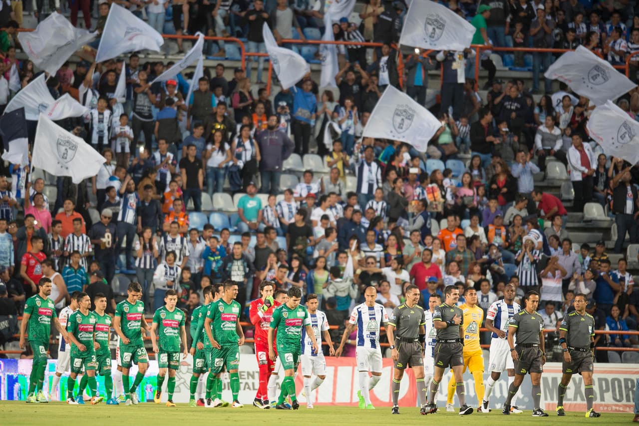 Así se vivió el colorido de la afición en la Jornada 17 del Clausura 2016, con los seguidores a lo largo de los estadios de la Liga MX