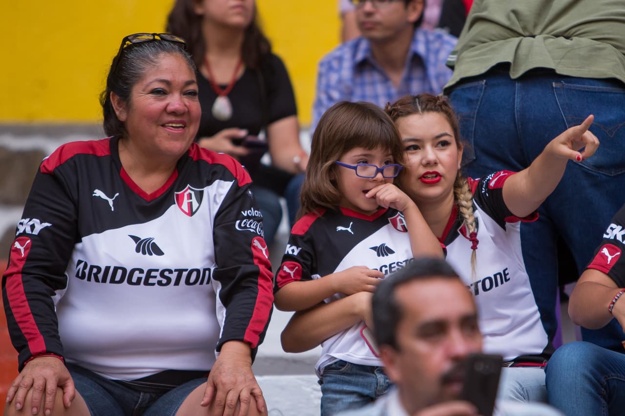 Así se vivió el colorido de la afición en la Jornada 17 del Clausura 2016, con los seguidores a lo largo de los estadios de la Liga MX