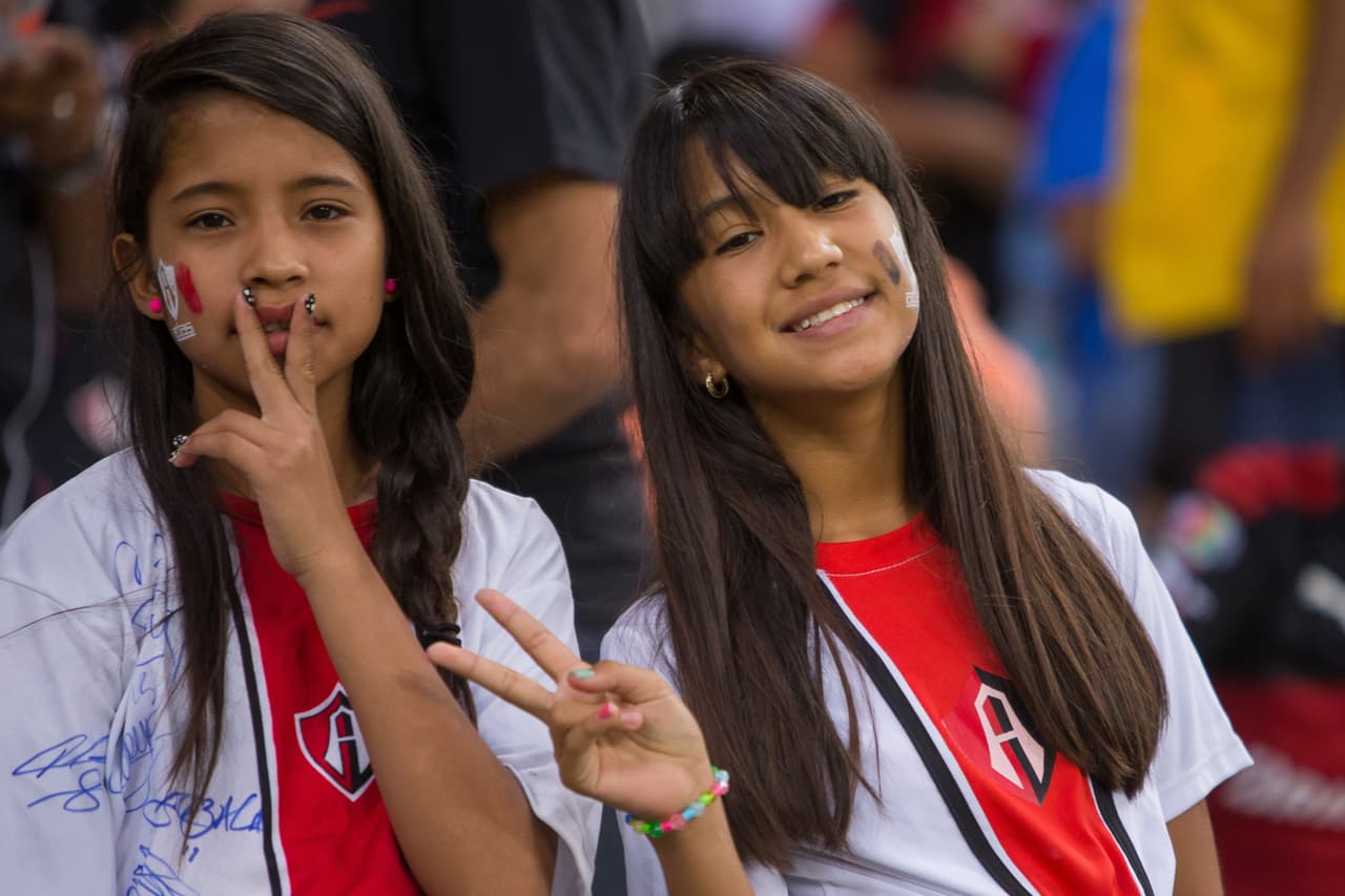Así se vivió el colorido de la afición en la Jornada 17 del Clausura 2016, con los seguidores a lo largo de los estadios de la Liga MX