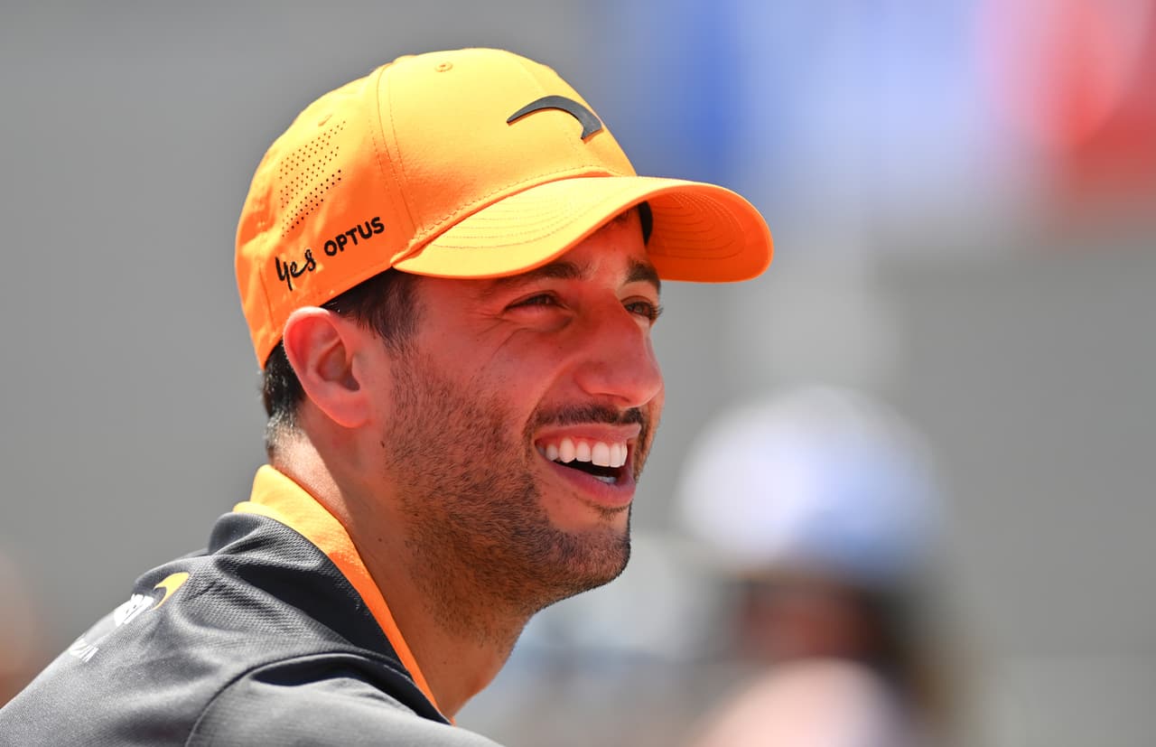 Max Verstappen conquistó el Gran Premio de Francia por delante de Lewis Hamilton y George Russell. Checo Pérez fue cuarto y Charles Leclerc tuvo que abandonar la carrera tras un impactarse con el muro.